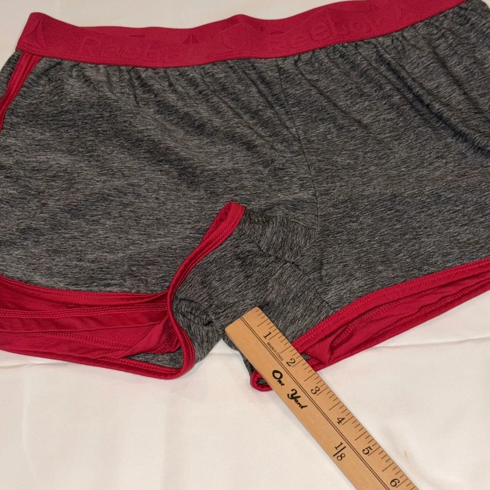 Reebok Running Shorts Womens Medium Gray Hot Pink 2-in-1 Athletic Dolphin Shorts